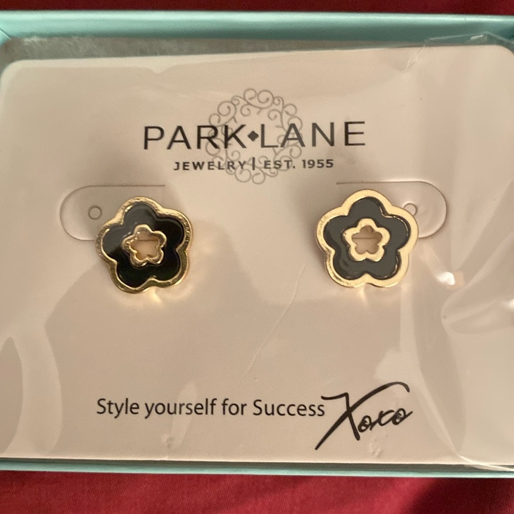Parklane holly earrings black